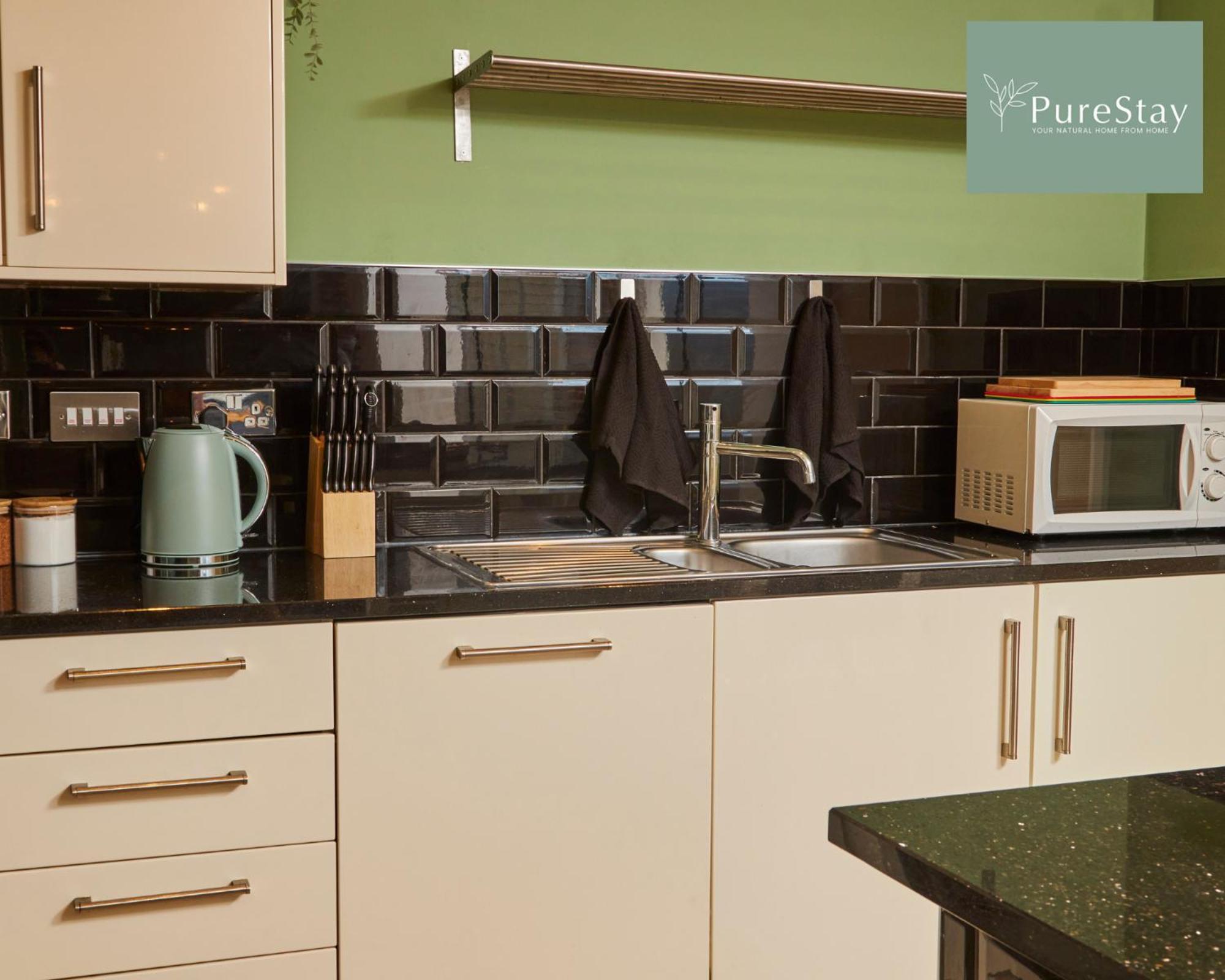 Superb House Manchester Near Etihad With Free Parking Sleeps 8 Dış mekan fotoğraf
