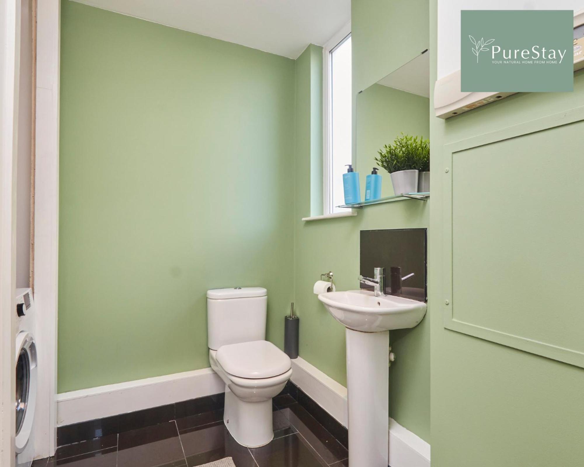 Superb House Manchester Near Etihad With Free Parking Sleeps 8 Dış mekan fotoğraf