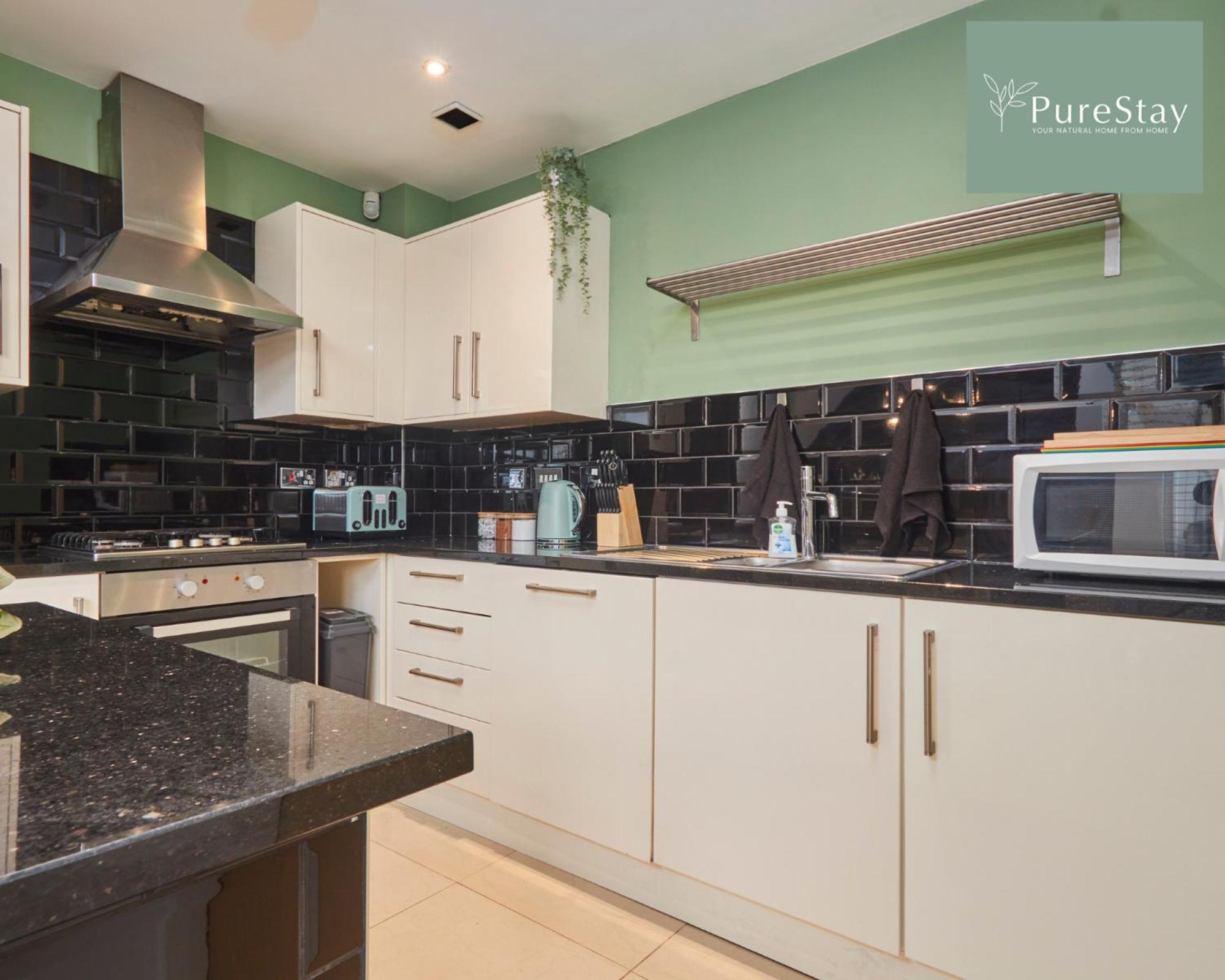 Superb House Manchester Near Etihad With Free Parking Sleeps 8 Dış mekan fotoğraf